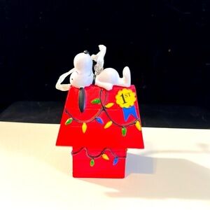 Hallmark Peanuts Snoopy Dog House Christmas Tree Ornament 1st First Place Award